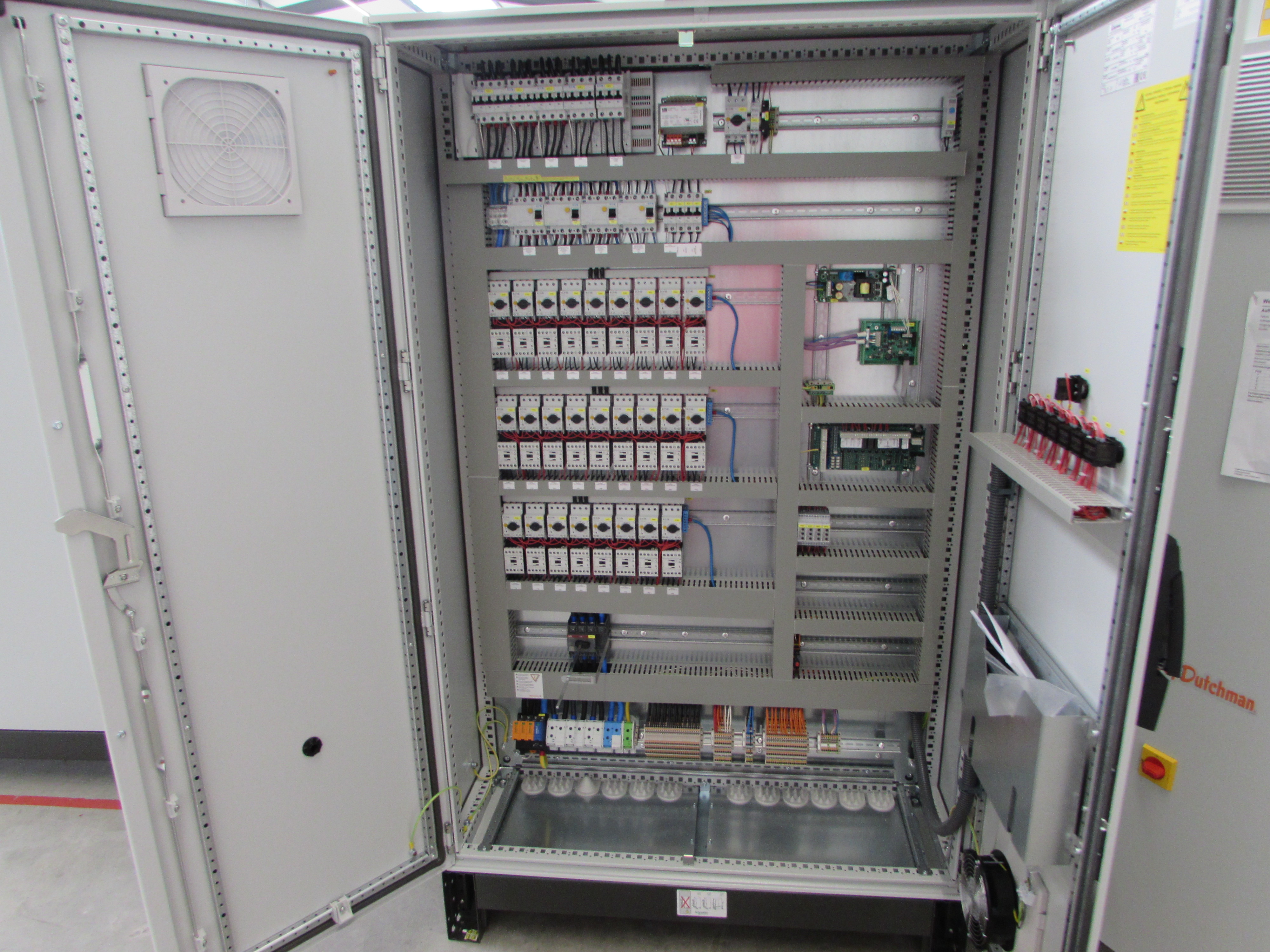 Control cabinet UV639 6r8t at the back